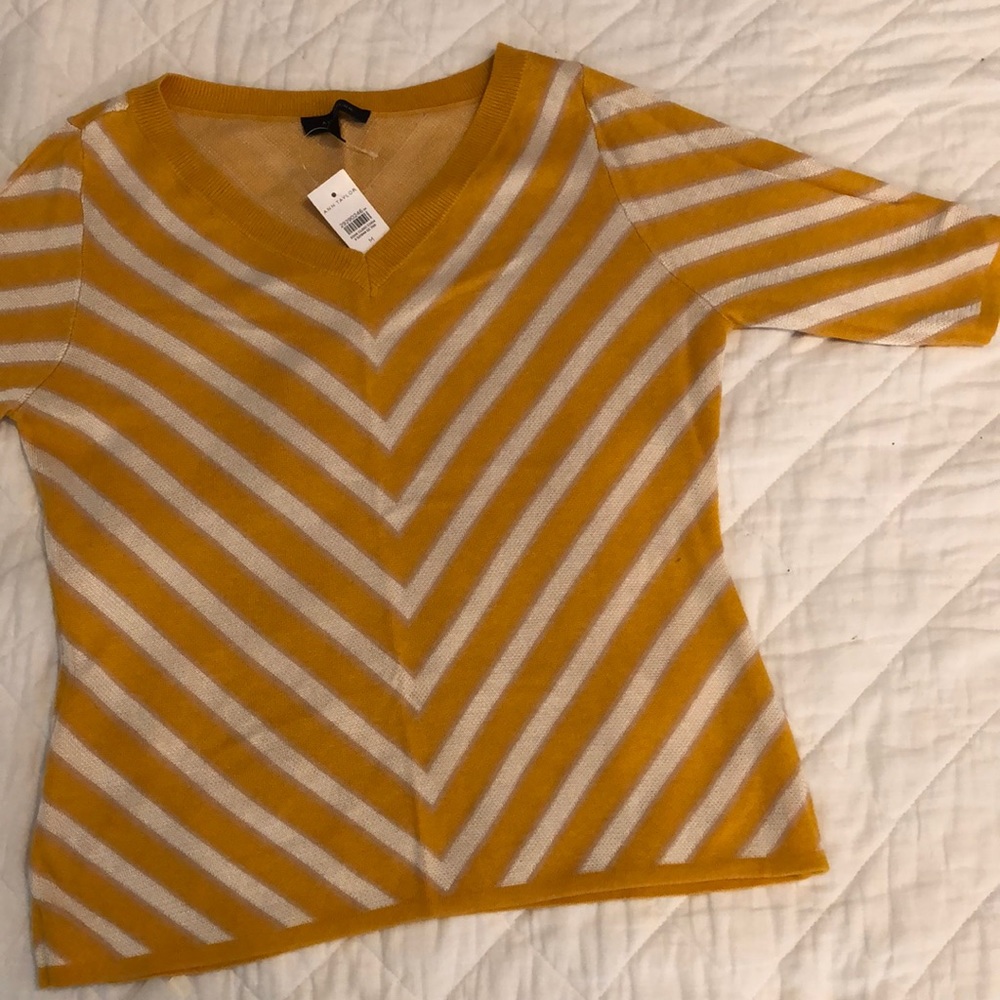 Ann Taylor short sleeve sweater. NWT size M